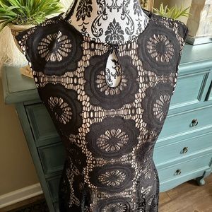 ❤️BEAUTIFUL LONDON TIMES BLACK LACE KEYHOLE DRESS